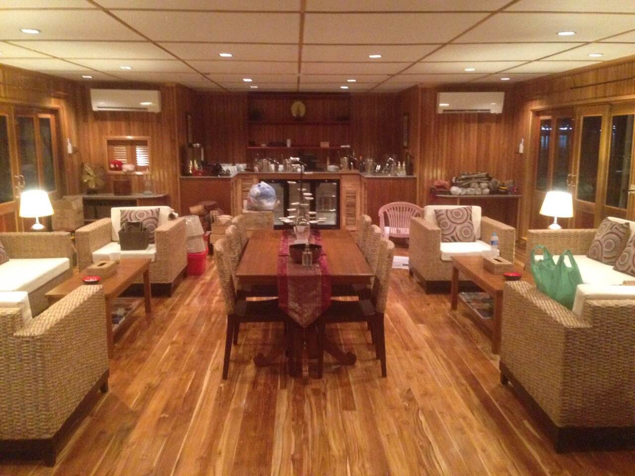 Pandaw RV Laos Pandaw Lounge 2.jpg